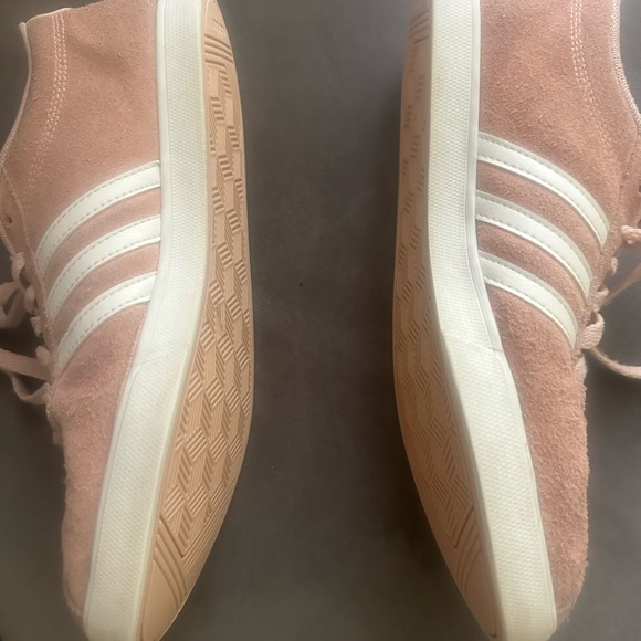 Pink Suede Women’s Size 10 Adidas shoes - Picture 3 of 7